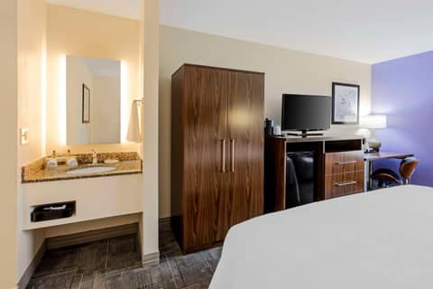 Best Western Gen X Inn — hotel room