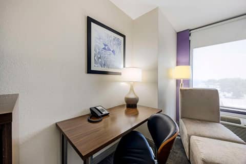 Best Western Gen X Inn — hotel room