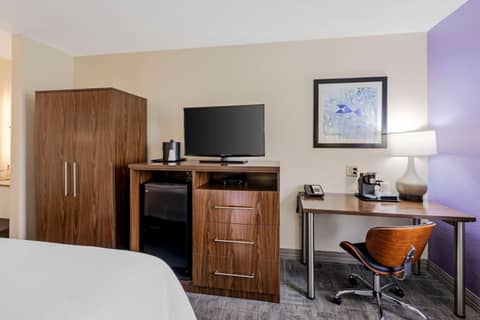 Best Western Gen X Inn — hotel room