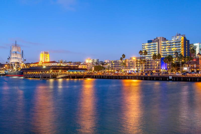 Wyndham San Diego Bayside — building