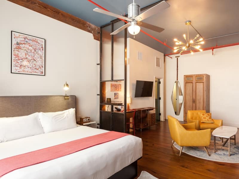 The Old No. 77 Hotel & Chandlery — hotel room