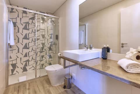 Agua Hotels Vila Branca — bathroom
