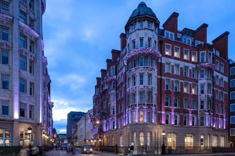 Radisson Blu Hotel London Tottenham Court Road — building