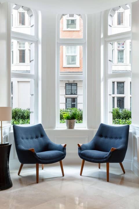 Radisson Blu Hotel London Tottenham Court Road — hotel reception