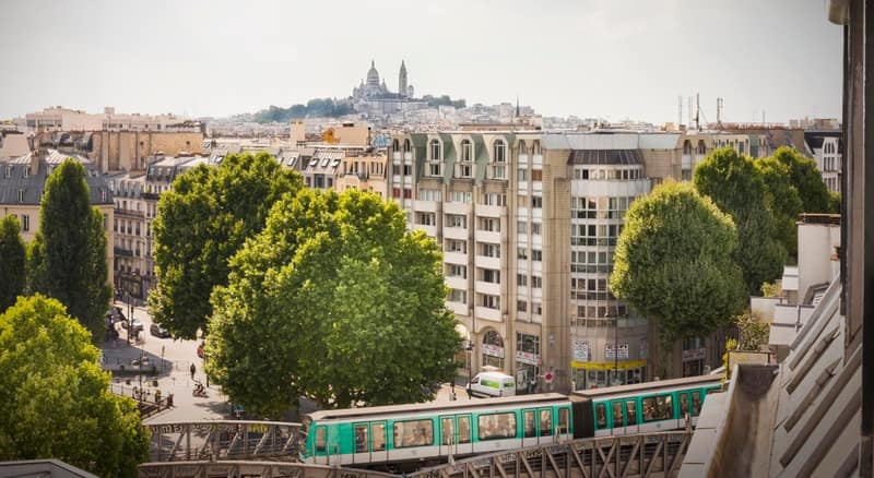 Libertel Canal Saint Martin — building