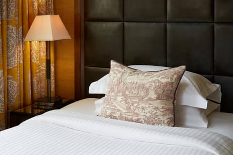 The Mandeville Hotel — hotel room