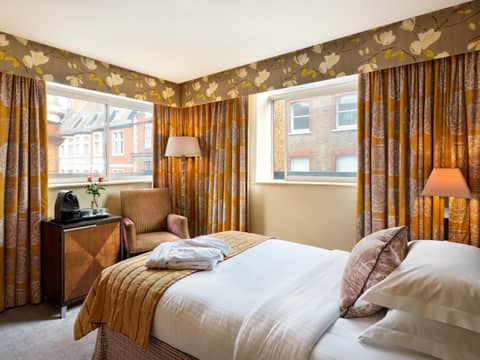 The Mandeville Hotel — hotel room
