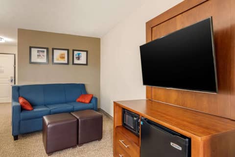Comfort Suites Speedway - Kansas City — photo 3