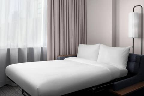 Courtyard by Marriott Calgary Downtown — photo 3