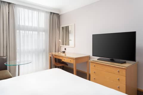 Hilton London Kensington Hotel — hotel room