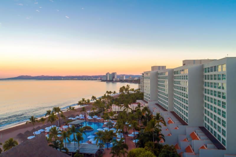 Sheraton Buganvilias Puerto Vallarta — building