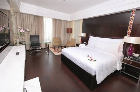 Jaipur Marriott Hotel — hotel room