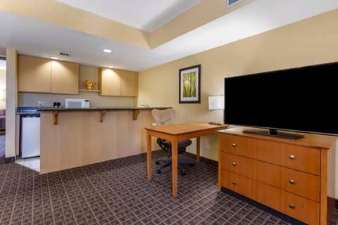 Best Western Plus Scottsdale Thunderbird Suites — photo 7