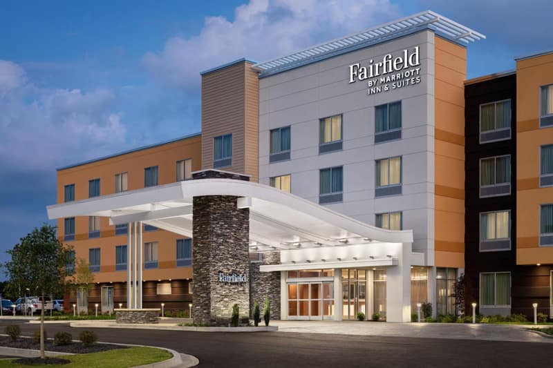 Fairfield by Marriott Inn & Suites Kansas City at The Legends — building
