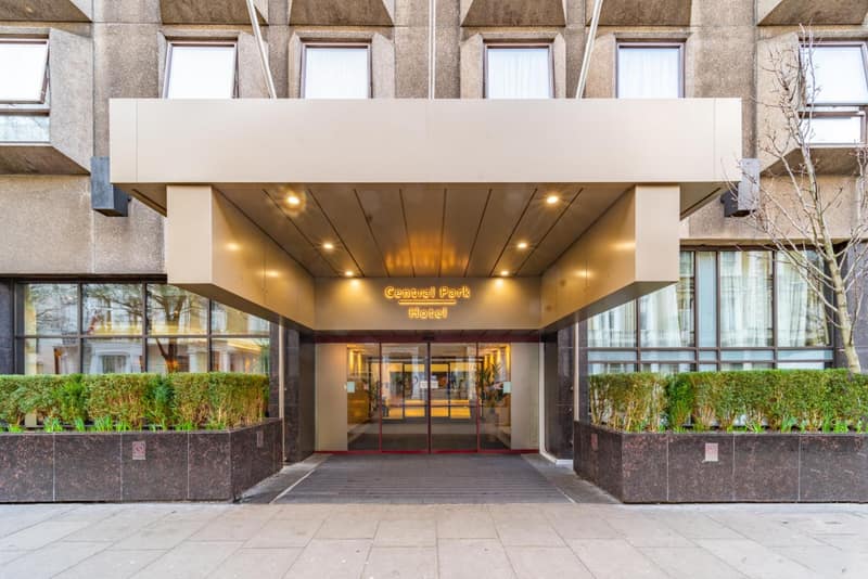 Central Park Hotel — building