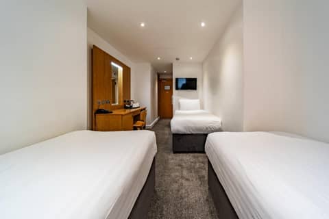 Central Park Hotel — hotel room
