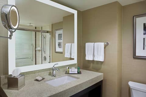 Hilton Toronto — photo 9