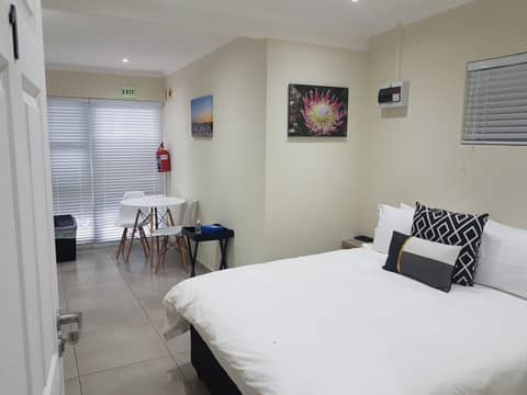 Sharon's House: Modern Self-Catering rooms — photo 6