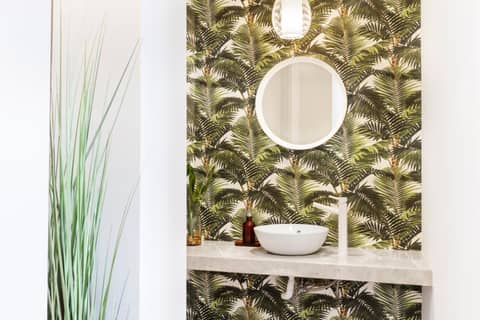 Clube Maria Luisa — bathroom