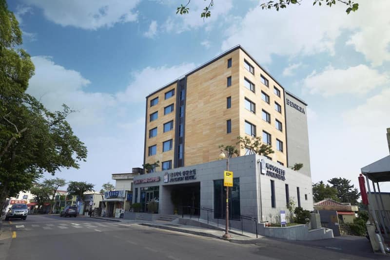 Benikea Jungmun Hotel — building