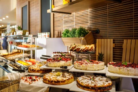 Valamar Argosy Hotel — dining