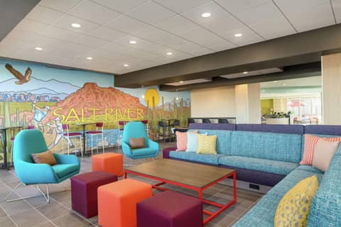 Tru By Hilton Scottsdale Salt River — lounge