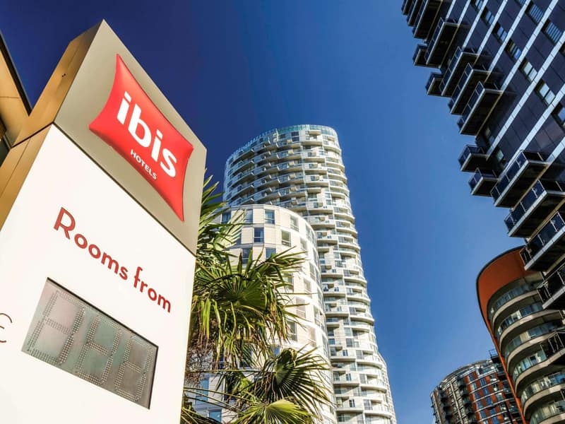 ibis London Docklands Canary Wharf — building