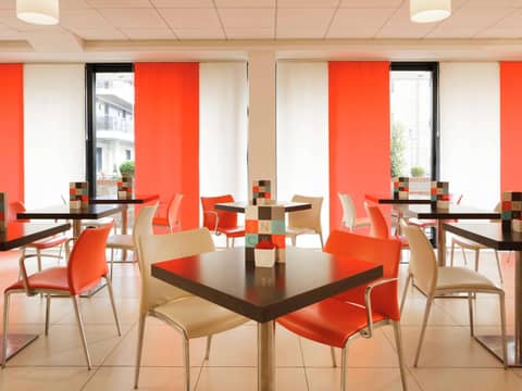 ibis London Docklands Canary Wharf — restaurant