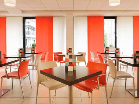 ibis London Docklands Canary Wharf — restaurant