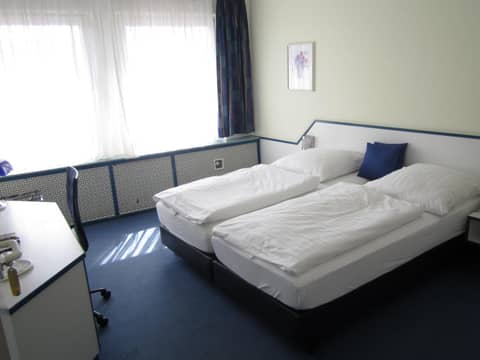 Hotel City Kräme am Römer - Self Check In — hotel room