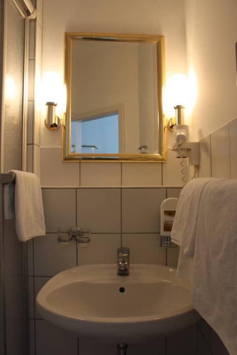 Hotel City Kräme am Römer - Self Check In — bathroom
