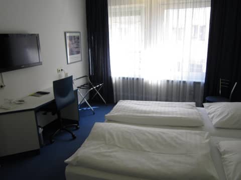 Hotel City Kräme am Römer - Self Check In — hotel room
