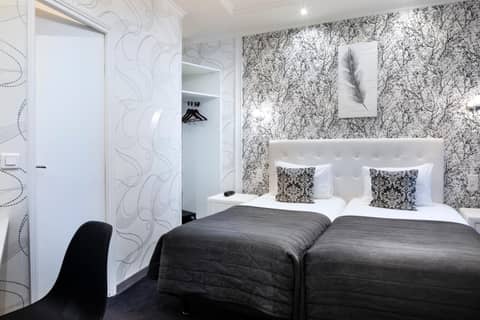 Hôtel de Genève — hotel room