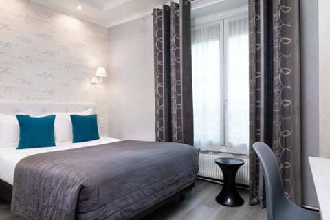 Hôtel de Genève — hotel room