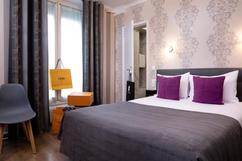 Hôtel de Genève — hotel room