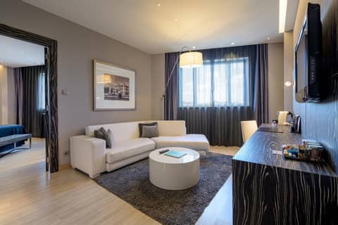 Hotel Maydrit Airport — hotel room