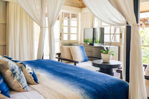Uma Kalai — hotel room