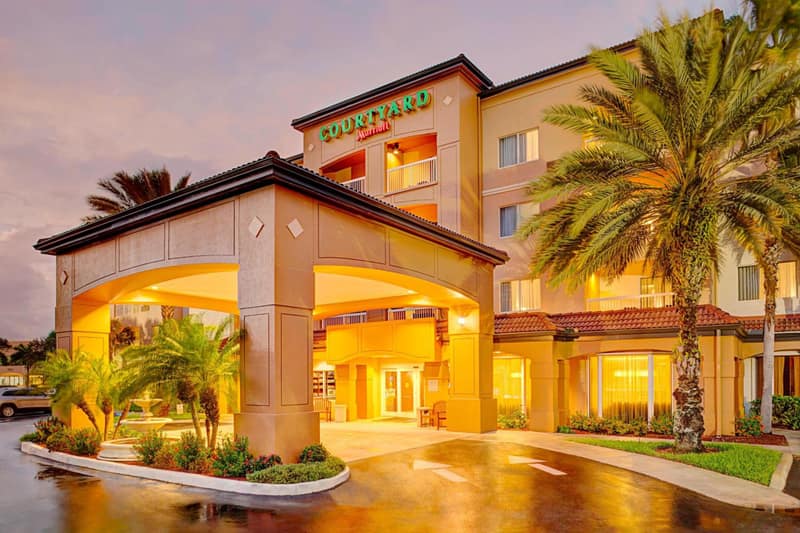Courtyard by Marriott West Palm Beach Airport — building