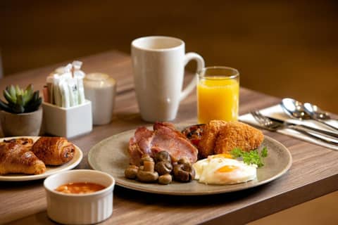 Bedford Hotel — breakfast buffet