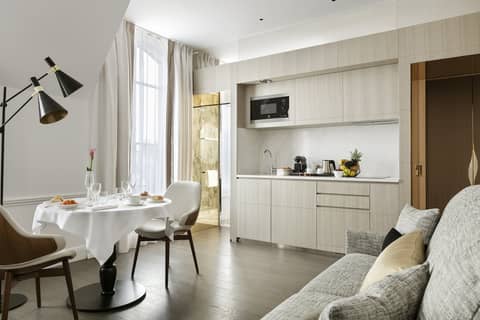 La Clef Champs-Élysées Paris by The Crest Collection — hotel room