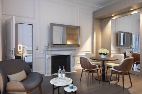 La Clef Champs-Élysées Paris by The Crest Collection — hotel room