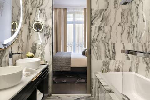 La Clef Champs-Élysées Paris by The Crest Collection — bathroom
