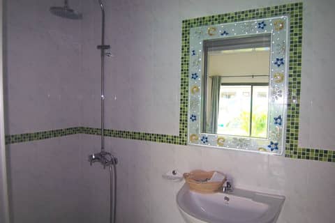 Airport Overnight Hotel — bathroom