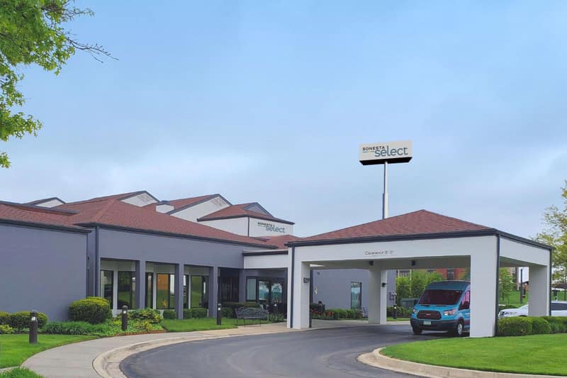 Sonesta Select Kansas City Airport Tiffany Springs — building