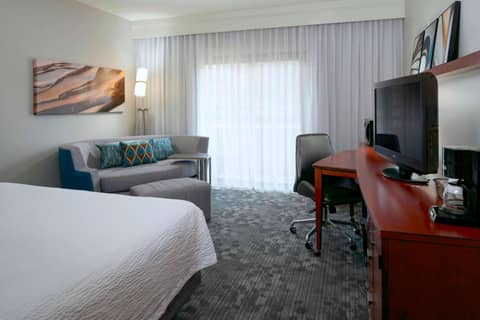 Sonesta Select Kansas City Airport Tiffany Springs — hotel room