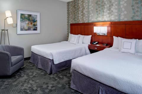 Sonesta Select Kansas City Airport Tiffany Springs — hotel room