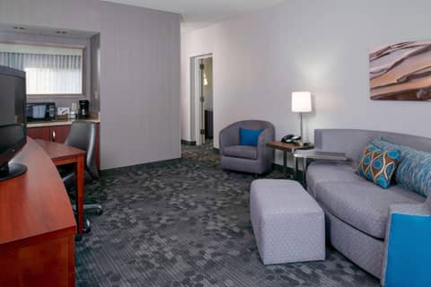 Sonesta Select Kansas City Airport Tiffany Springs — hotel room