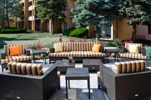 Sonesta Select Kansas City Airport Tiffany Springs — lounge