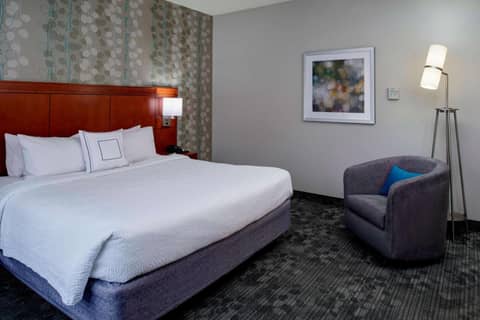 Sonesta Select Kansas City Airport Tiffany Springs — hotel room
