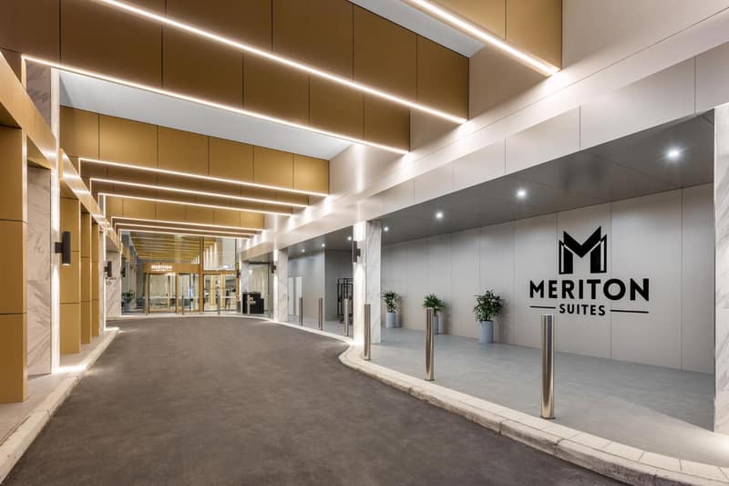 Meriton Suites Sydney Airport — building